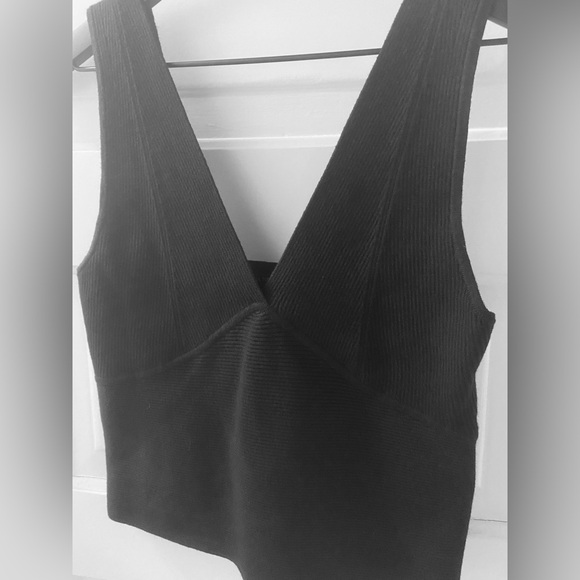 Banana Republic black knit v-neck crop - size S - Picture 2 of 4